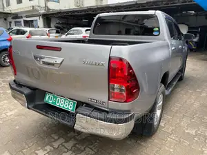 Toyota Hilux 2018 Silver