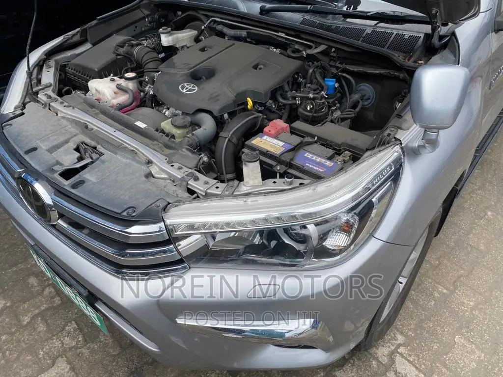 Toyota Hilux 2018 Silver
