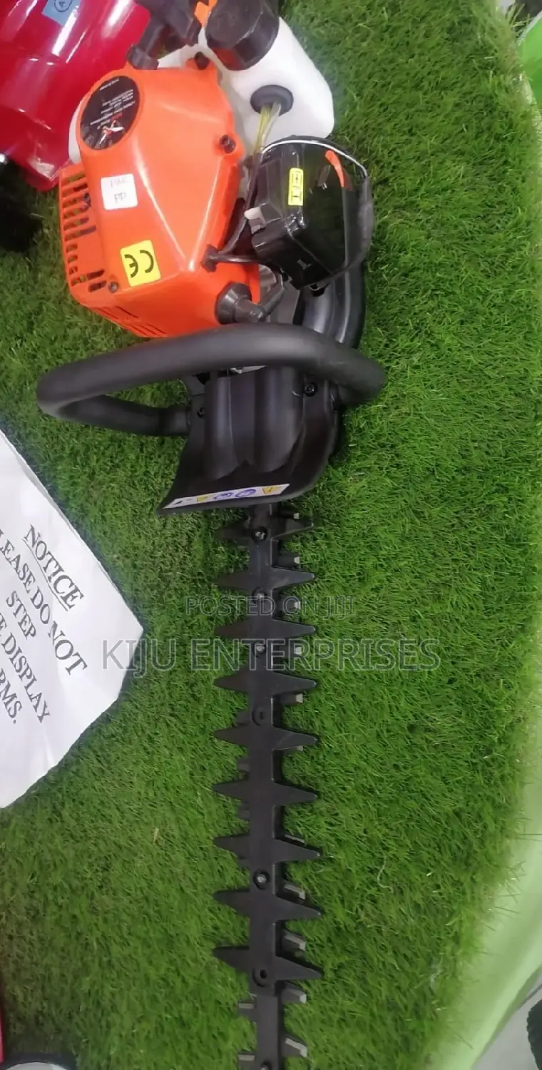 Petrol Powered Hedge Trimmer Machine