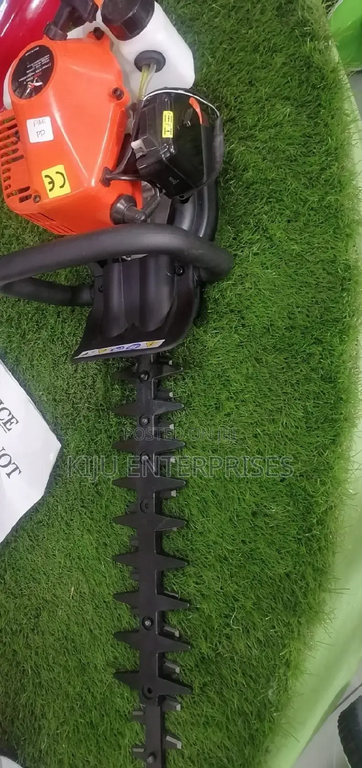 Petrol Powered Hedge Trimmer Machine