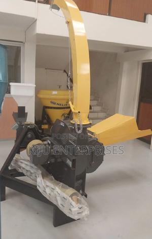 Tractor Driving Feedchopper - thumbnail 2