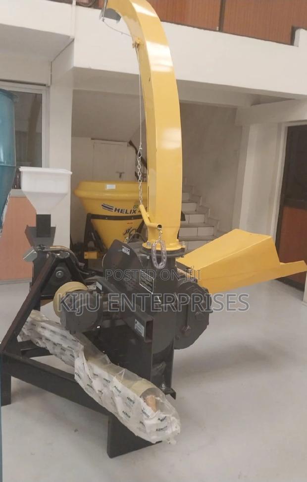 Tractor Driving Feedchopper - main view