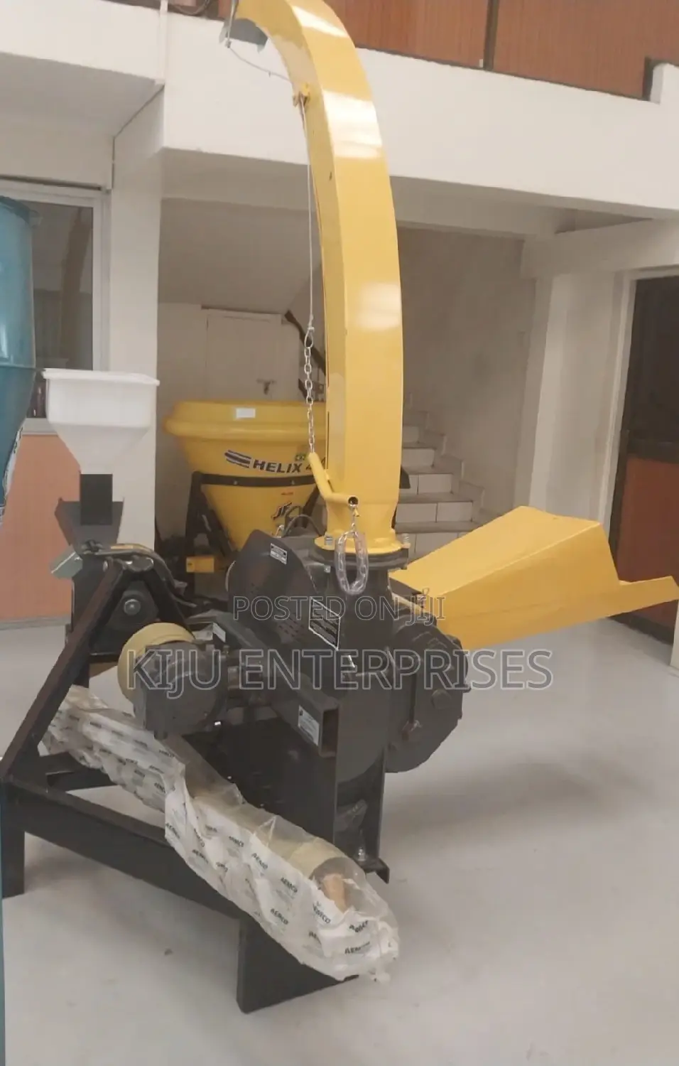 Tractor Driving Feedchopper
