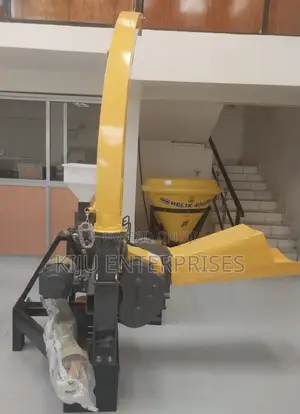Tractor Driving Feedchopper