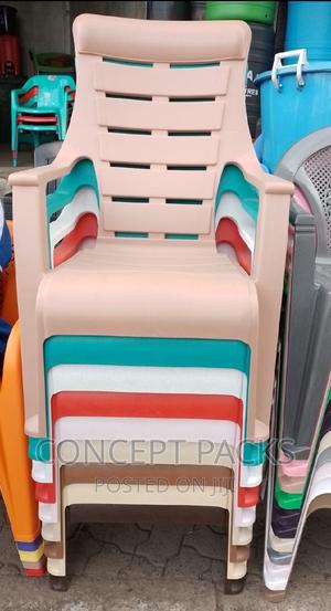 Plastic Relaxing Arm Chair. - thumbnail 2