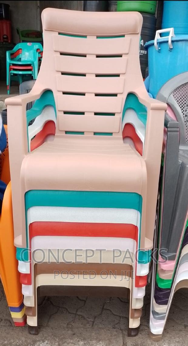 Plastic Relaxing Arm Chair. - main view