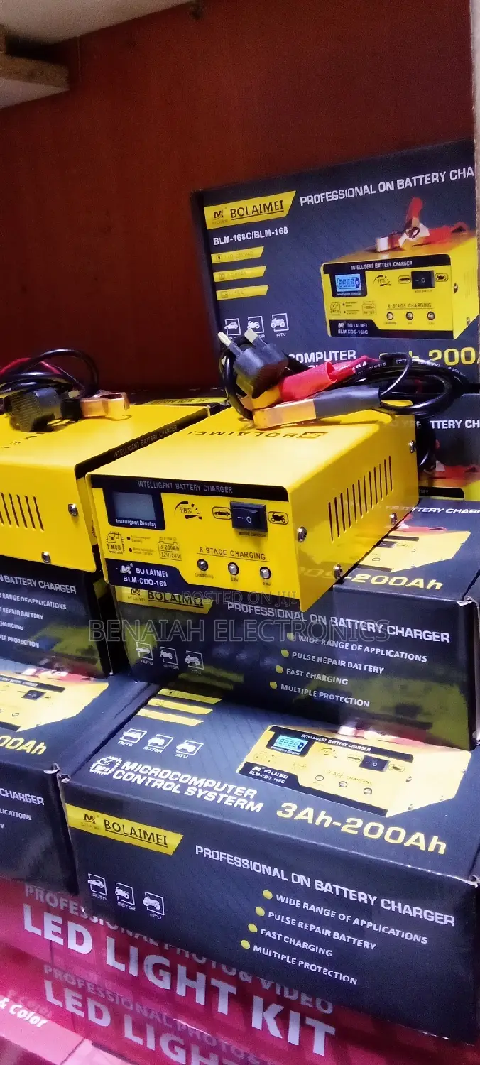 Car Battery Charger for Standard Lead /Acid Battery.12/24 V