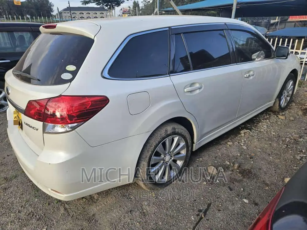 Subaru Legacy 2011 Pearl