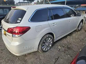 Subaru Legacy 2011 Pearl