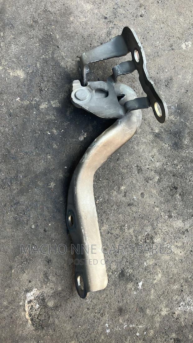 Toyota Alphard 2009 Bonnet Hinge - main view