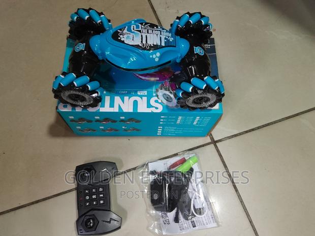 Kid's Blue RC Stunt Car With Hand Gesture and Controller - main view