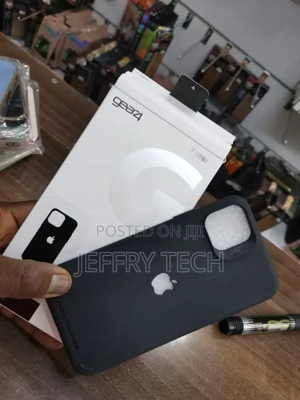 GEAR4 Rio iPhone 11 Pro Max Case - Black