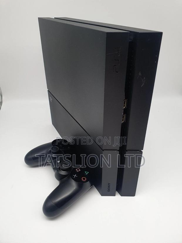 Playstation 4 Standard With One Controller - main view
