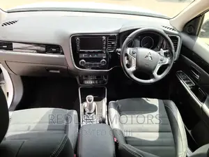 Mitsubishi Outlander 2.0 PHEV AWD 2016 Pearl