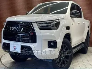 Toyota Hilux 2021 White