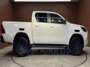 Toyota Hilux 2021 White