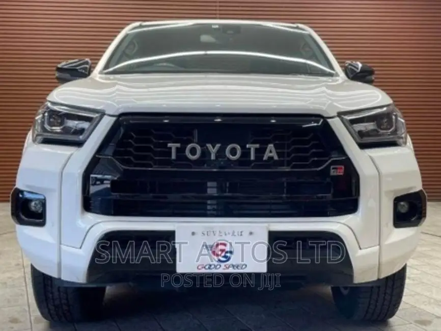 Toyota Hilux 2021 White