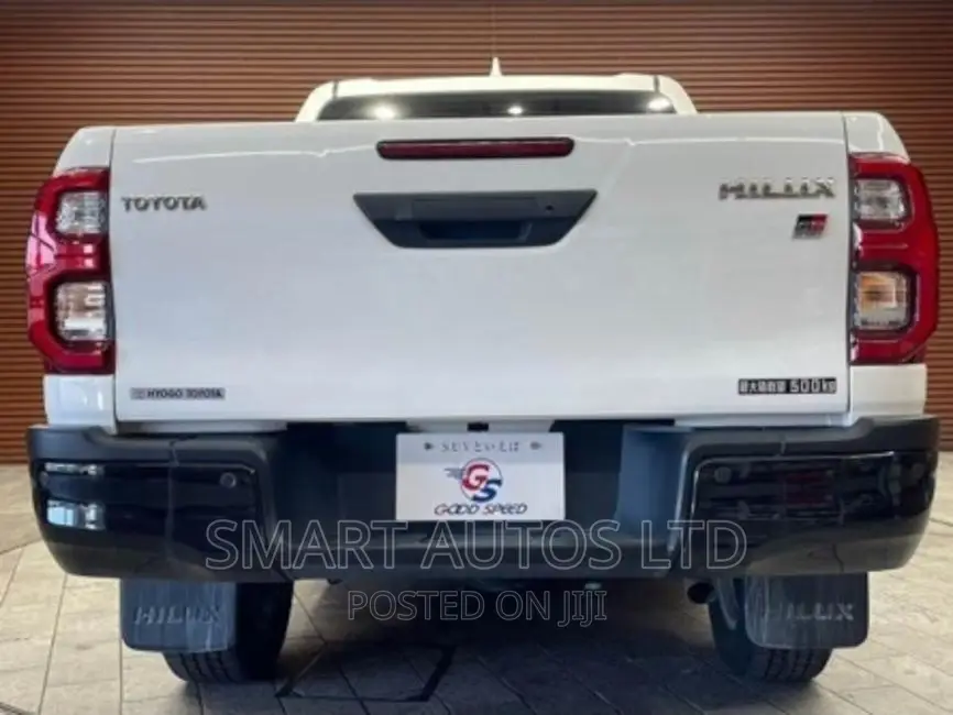 Toyota Hilux 2021 White