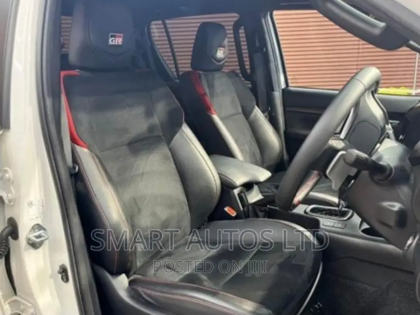 Toyota Hilux 2021 White