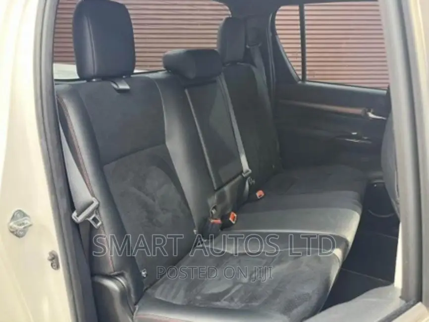 Toyota Hilux 2021 White