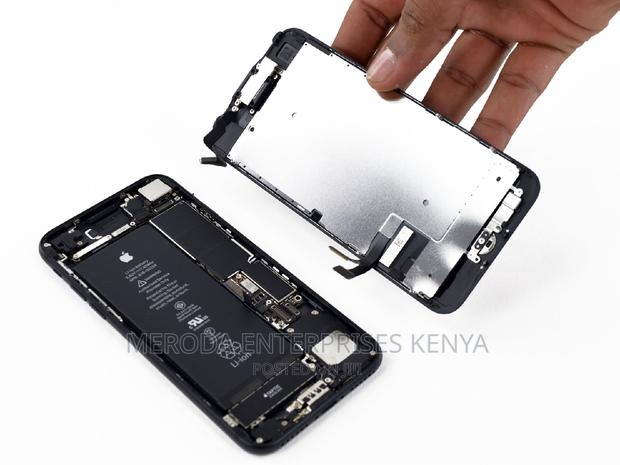 iPhone 5,6,7,8 Screen Replacement - thumbnail 4