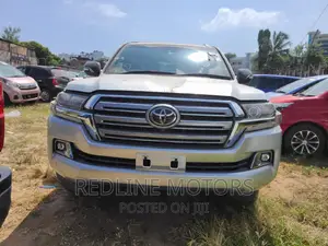 Toyota Land Cruiser 4.6 V8 ZX 2016 Silver