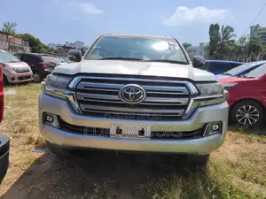 Toyota Land Cruiser 4.6 V8 ZX 2016 Silver