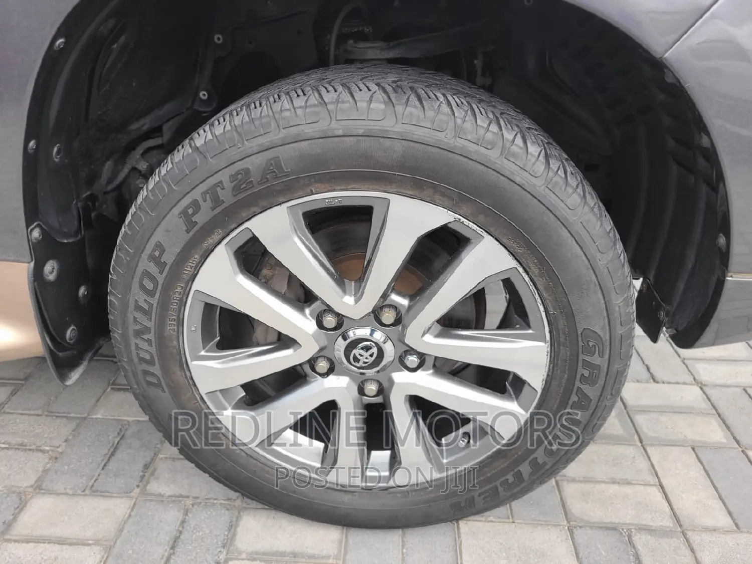 Toyota Land Cruiser 4.6 V8 ZX 2016 Gold