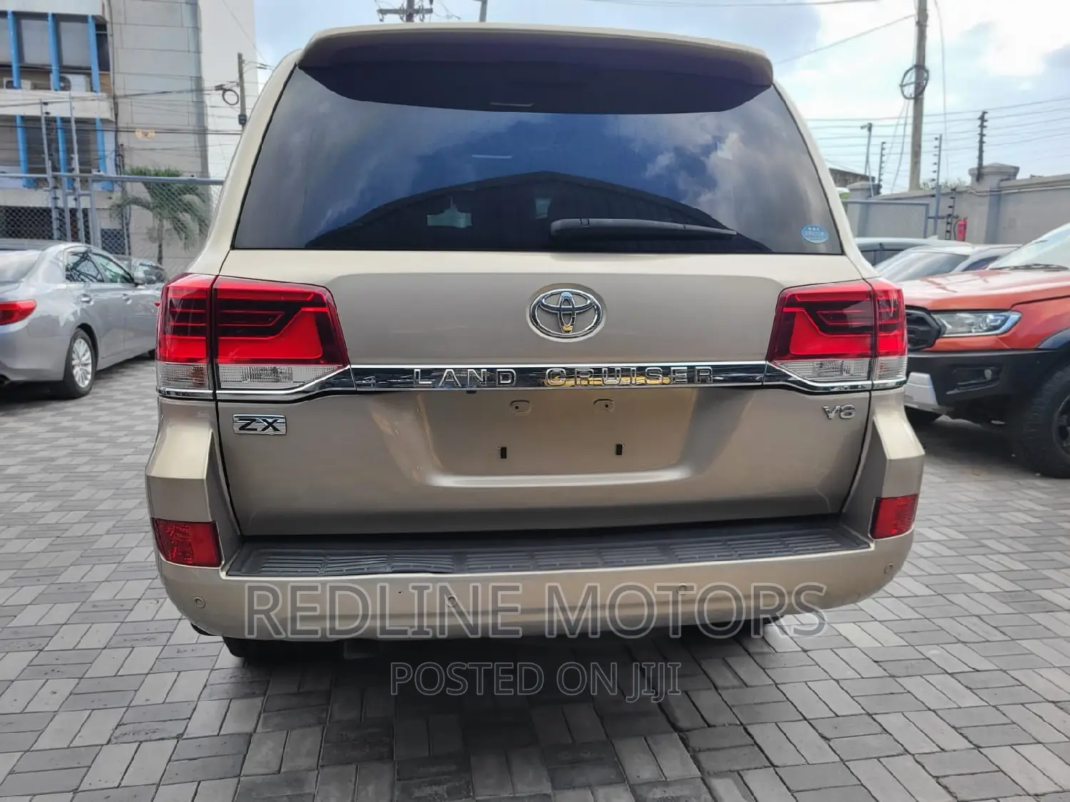 Toyota Land Cruiser 4.6 V8 ZX 2016 Gold