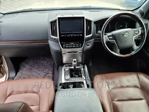 Toyota Land Cruiser 4.6 V8 ZX 2016 Gold
