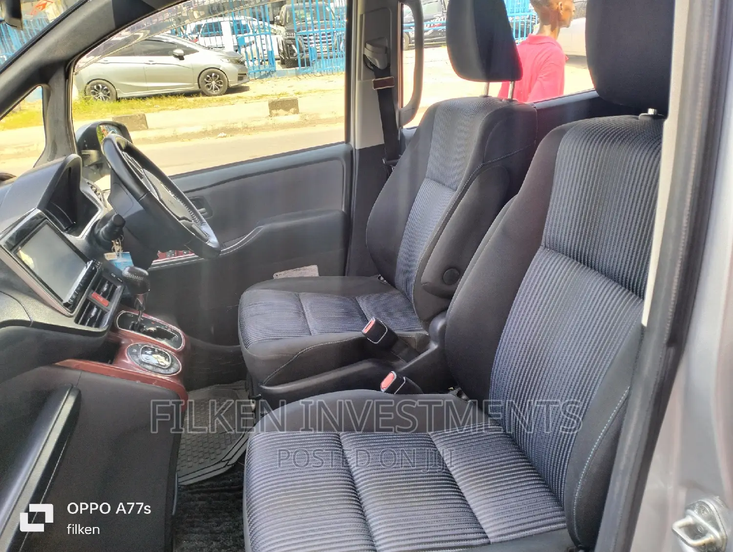 Toyota Voxy 2014 Silver