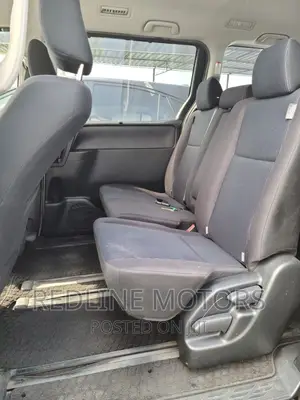 Toyota Voxy 2016 Silver