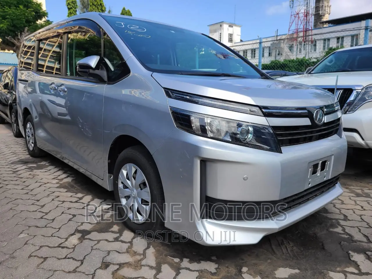 Toyota Voxy 2016 Silver