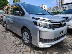 Toyota Voxy 2016 Silver