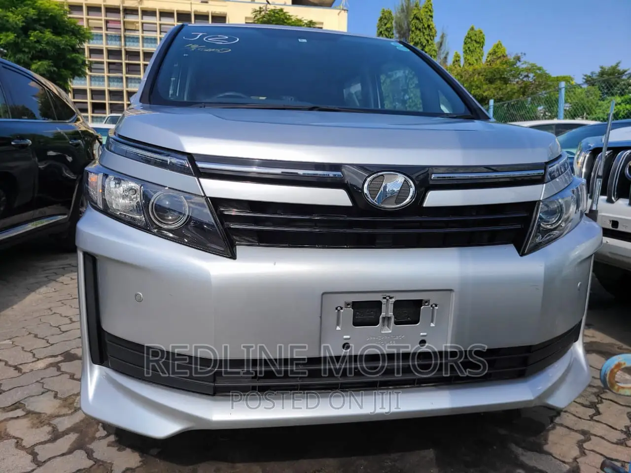 Toyota Voxy 2016 Silver