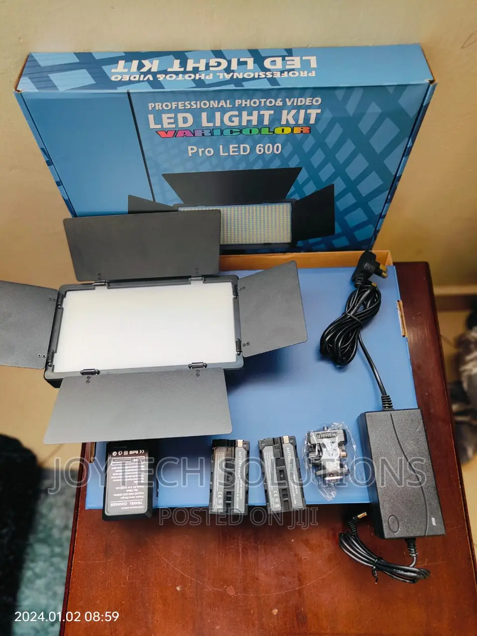Video LED Light KIT Varicolor PRO LED 600