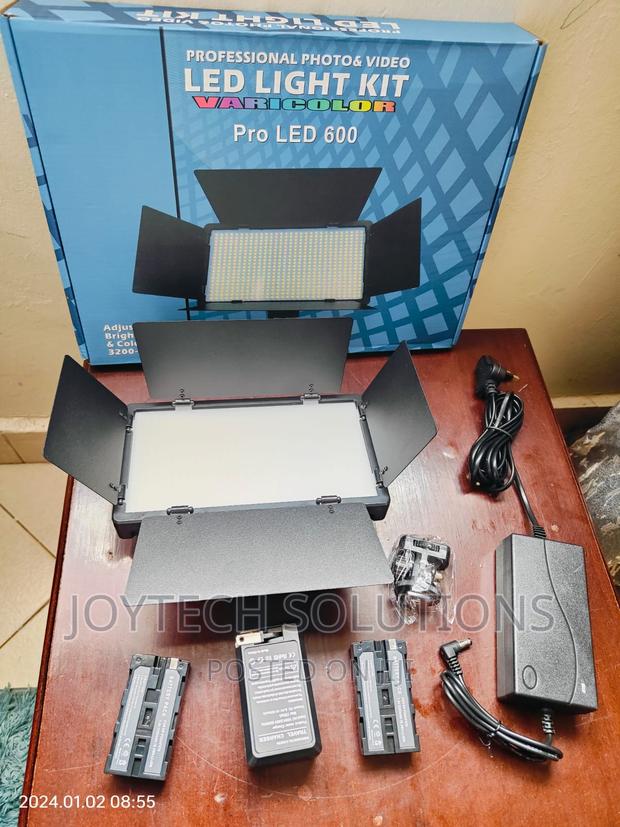 Pro 600 Light Kit With Vari Colour and Tripod + 2 Batteryl - main view