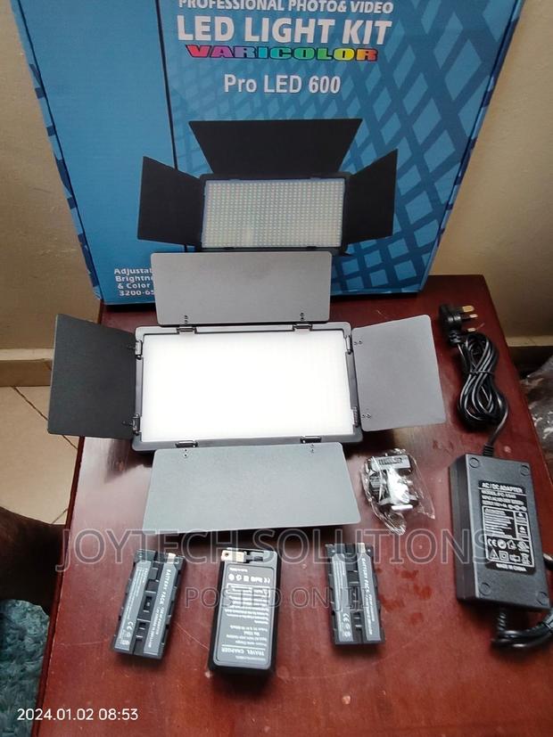 Led 600 Studio Light Rechargeable” Two Batteries and Tripod