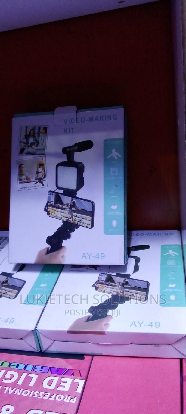 Vlogging Kit With Led Light and Tripod - thumbnail 2