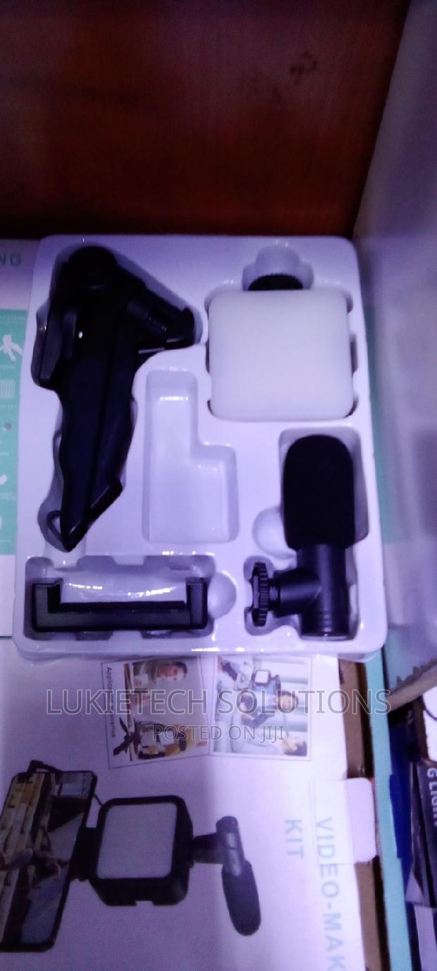 Vlogging Kit With Led Light and Tripod - thumbnail 3