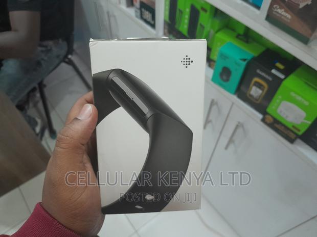 Fitbit Charge 6 Fitness Tracker - thumbnail 3