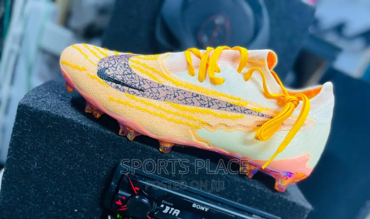 Latest Phantom GX Low-Cut Football Boots