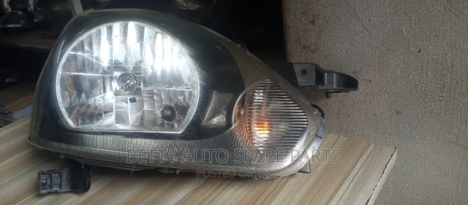 Mitshubishi Daihatsu Headlight