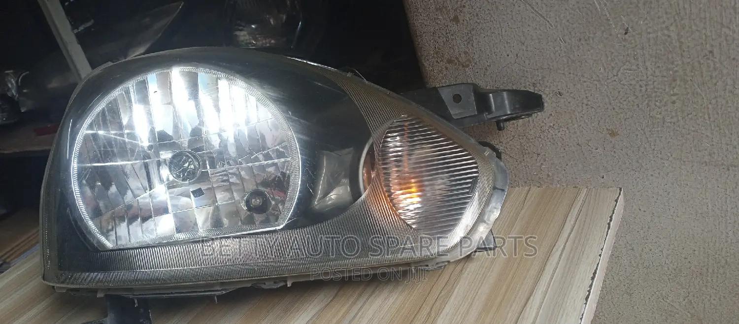 Mitshubishi Daihatsu Headlight