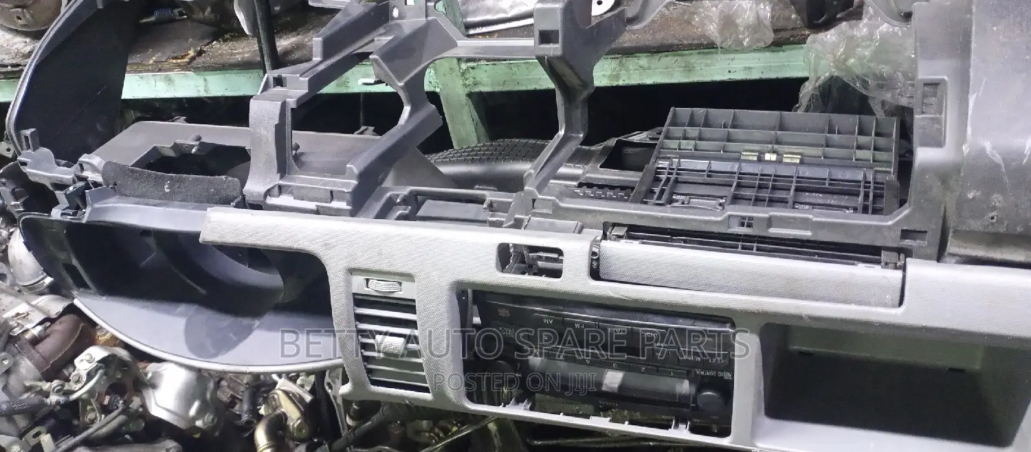 Toyota Hiace 7 L Dashboard