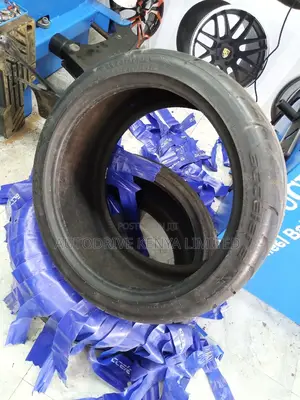 265/35r18 Accelera Tyre