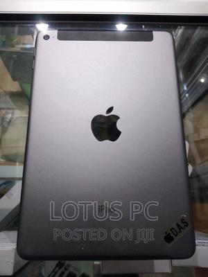 Apple iPad mini 4 32 GB Gray - main view