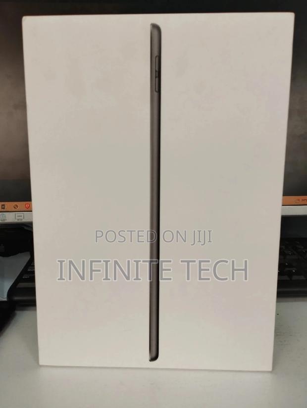 New Apple iPad 9.7 64 GB Black - main view