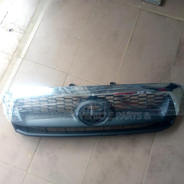 Silver Shiny Front Grill Toyota Hilux Vigo 2005,2007,2008 - thumbnail 2