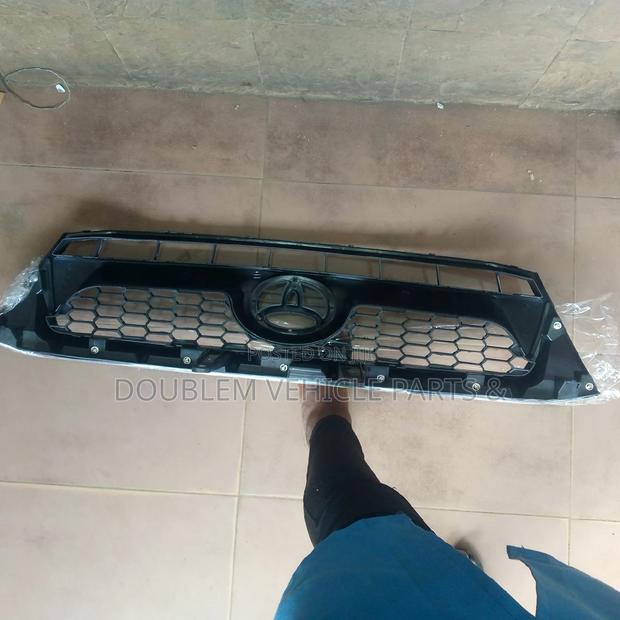 Silver Shiny Front Grill Toyota Hilux Vigo 2005,2007,2008 - thumbnail 3
